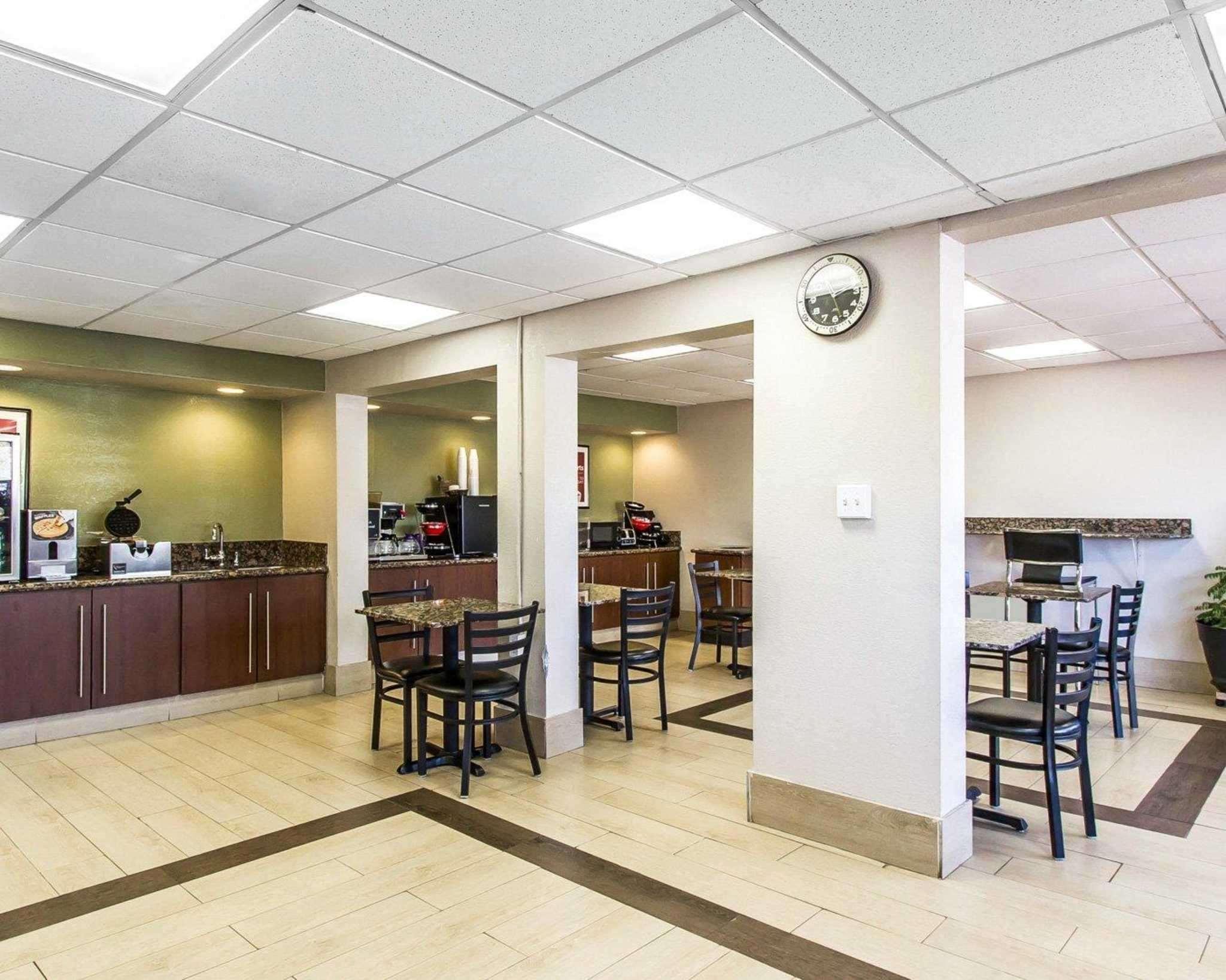 Econo Lodge Inn & Suites Near Bricktown Oklahoma City Exterior photo
