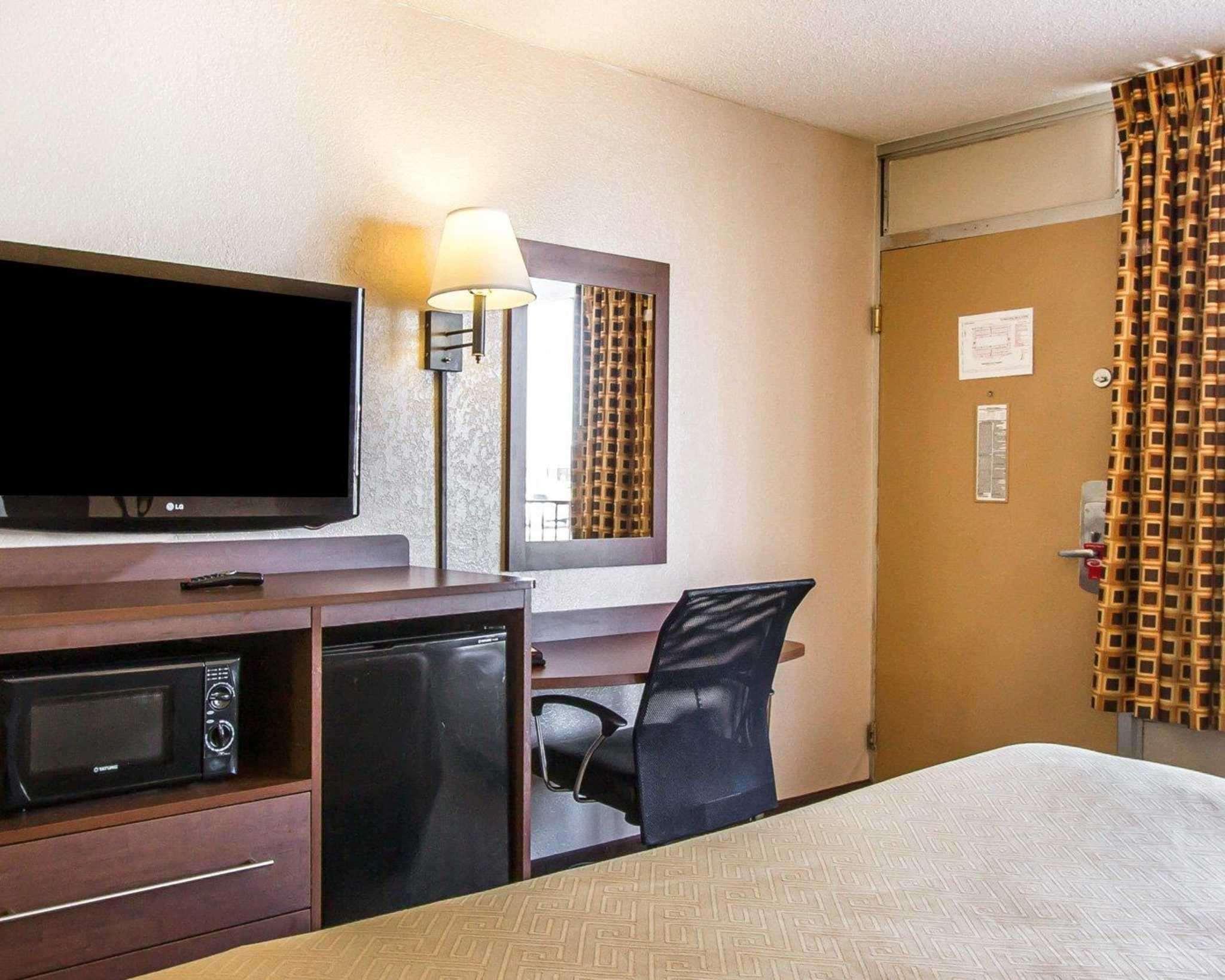 Econo Lodge Inn & Suites Near Bricktown Oklahoma City Exterior photo