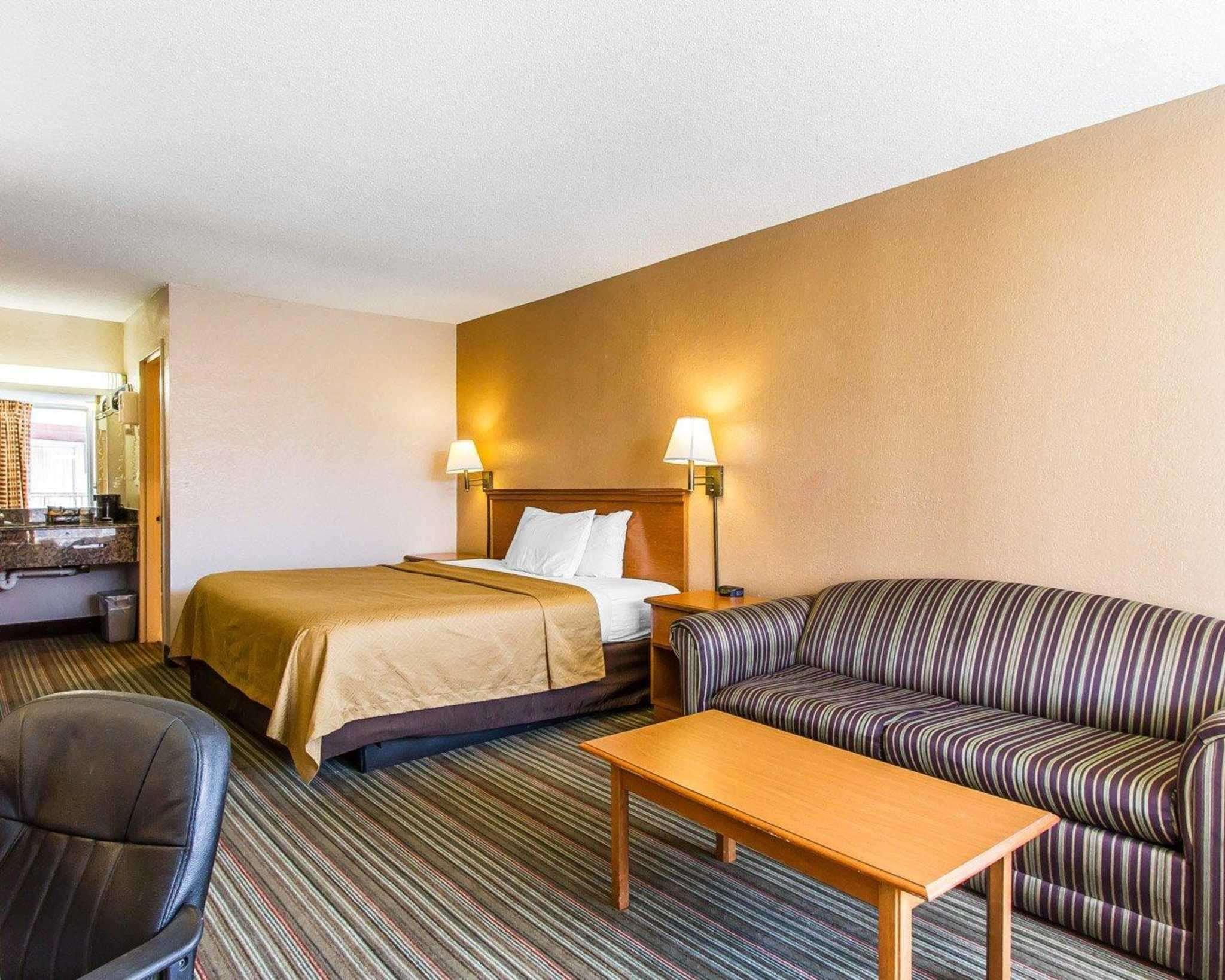 Econo Lodge Inn & Suites Near Bricktown Oklahoma City Exterior photo