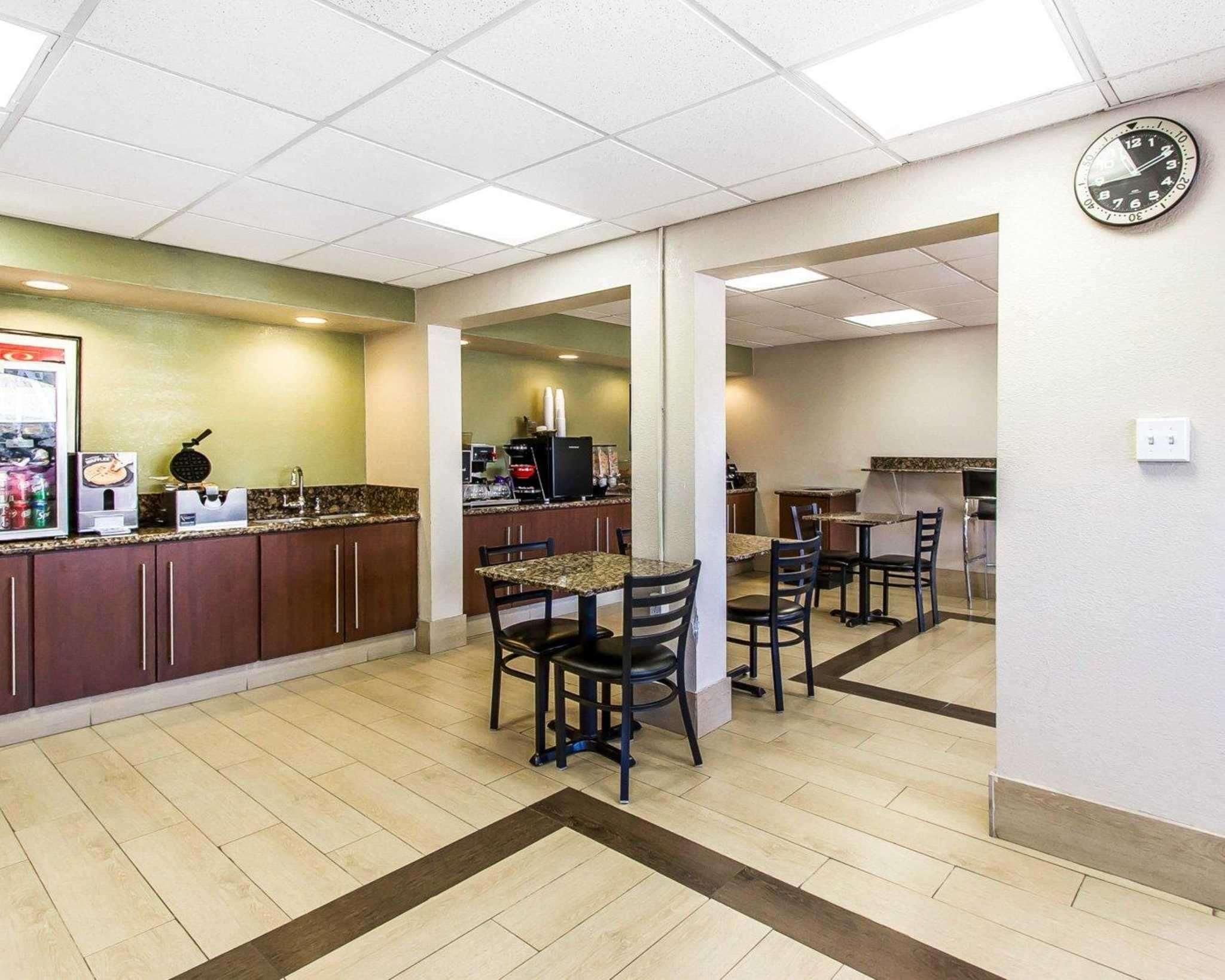 Econo Lodge Inn & Suites Near Bricktown Oklahoma City Exterior photo