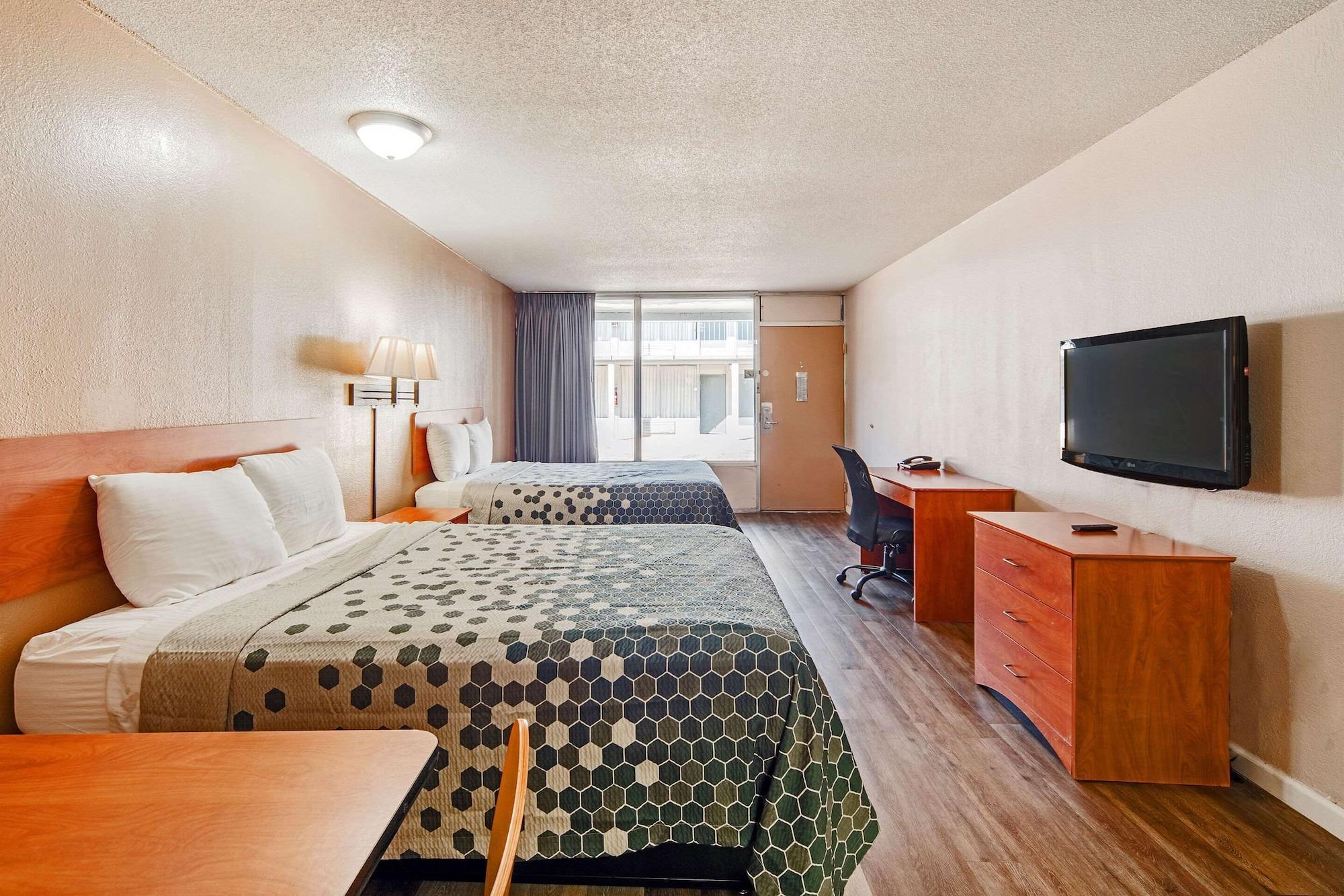 Econo Lodge Inn & Suites Near Bricktown Oklahoma City Exterior photo